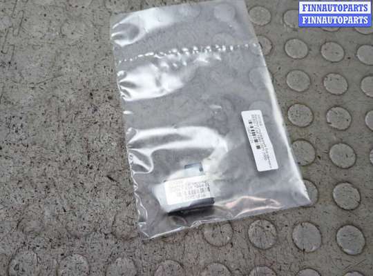 Кнопка открывания багажника с крышки BM3598571 на BMW 7 E38 1994-2001