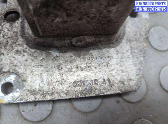 купить Усилитель бампера на Renault Megane 3 2009-2016