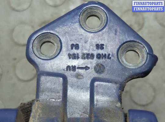 Петля двери на Volkswagen Transporter T5