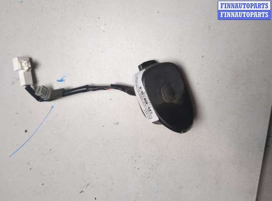 Кнопка открывания багажника с крышки TT952204 на Toyota Yaris 2005-2011