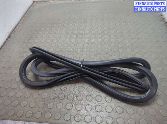 Уплотнитель двери на Toyota Camry XV70