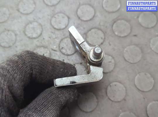 Петля двери на Volvo XC90