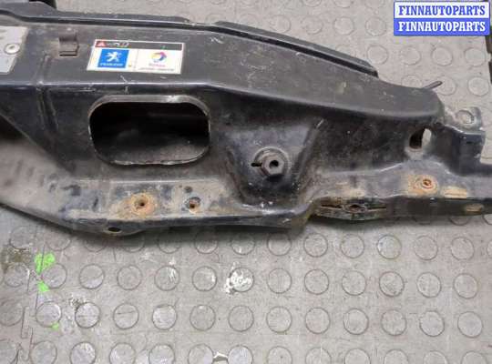 купить Рамка капота на Nissan Note E11 2005-2013