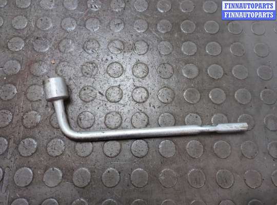 Ключ балонный TT923338 на Toyota Corolla E15 2006-2013