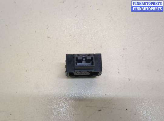 купить Кнопка открывания багажника салонная на Infiniti QX56 2004-2010