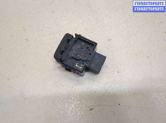 купить Кнопка открывания багажника салонная на Infiniti QX56 2004-2010