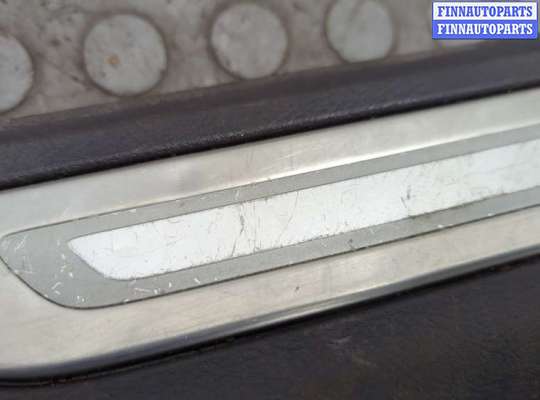 купить Обшивка центральной стойки на Volkswagen Touareg 2014-2018