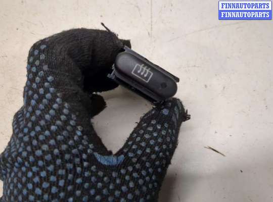 купить Кнопка обогрева стекла на Toyota Matrix 2002-2008
