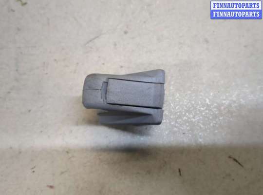 купить Кронштейн козырька солнцезащитного на Mitsubishi Colt 2002-2012