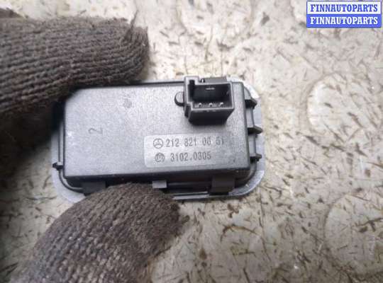 купить Кнопка открывания багажника салонная на Mercedes C W204 2006-2015