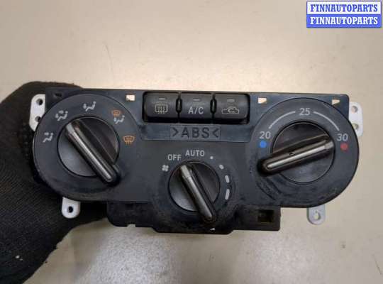 Блок управления печкой на Subaru Impreza II (GD, GG)