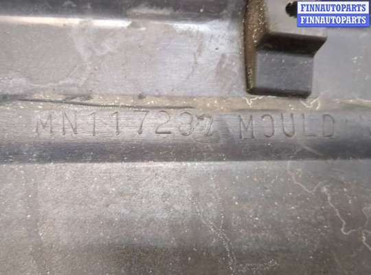 купить Молдинг двери на Mitsubishi Pajero / Montero 2000-2006