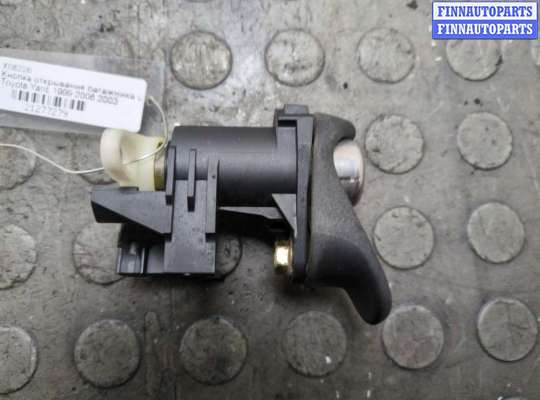Кнопка открывания багажника с крышки TT973002 на Toyota Yaris 1999-2006