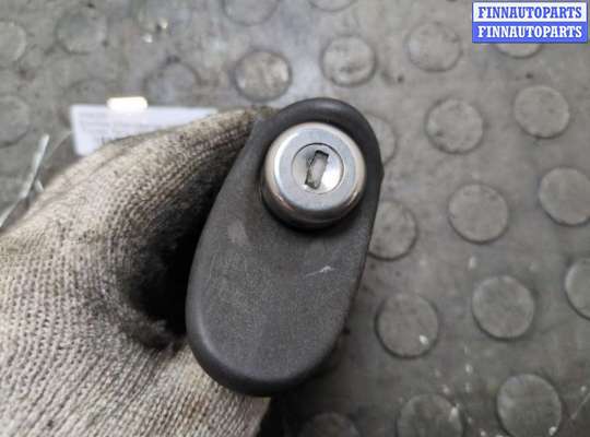 купить Кнопка открывания багажника с крышки на Toyota Yaris 1999-2006