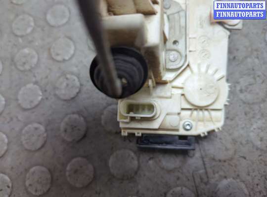 Замок боковой двери на Jeep Grand Cherokee IV (WK2)