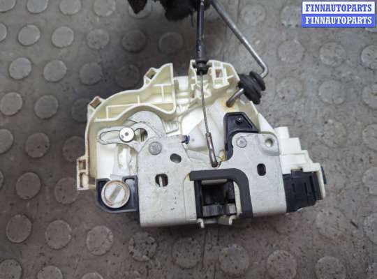 Замок боковой двери на Jeep Grand Cherokee IV (WK2)