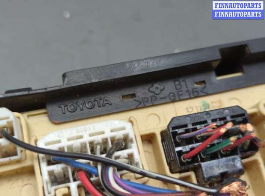 купить Блок предохранителей на Toyota Highlander 1 2001-2007