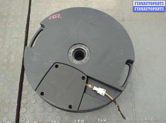 Сабвуфер AU1653778 на Audi Q3 2011-2018