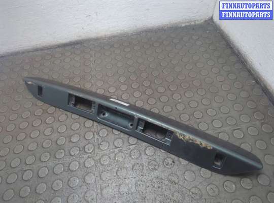 Накладка крышки багажника (двери) CRN2857 на Dodge Caravan 2000-2007