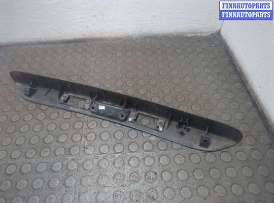 купить Накладка крышки багажника (двери) на Dodge Caravan 2000-2007