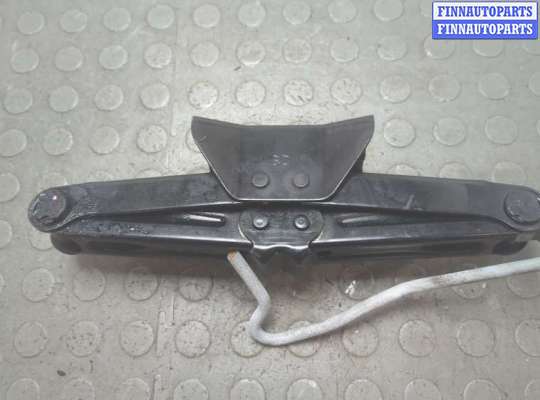 Домкрат на Peugeot 2008