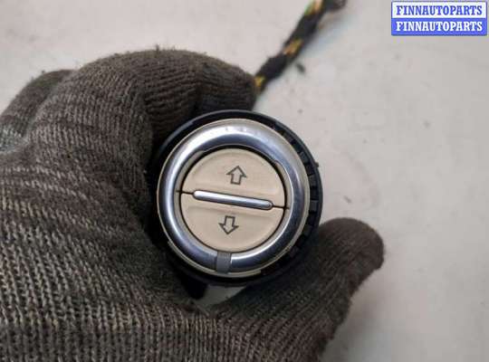 купить Кнопка управления люком на Volkswagen Tiguan 2011-2018