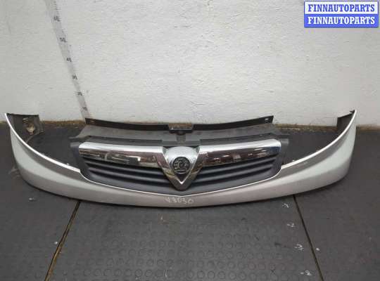 Решетка радиатора OP2390708 на Opel Vivaro 2001-2014