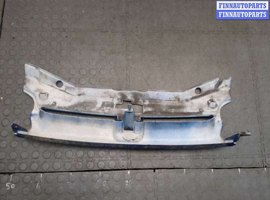 купить Решетка радиатора на Peugeot Partner 1997-2002