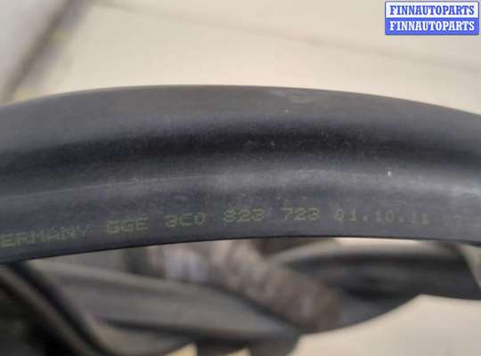 купить Уплотнитель на Volkswagen Passat 7 2010-2015 Европа