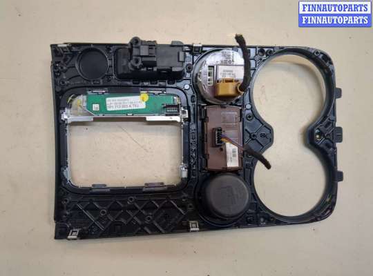 купить Рамка под кулису на Volkswagen Touareg 2010-2014