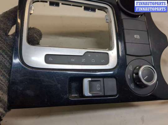 купить Рамка под кулису на Volkswagen Touareg 2010-2014