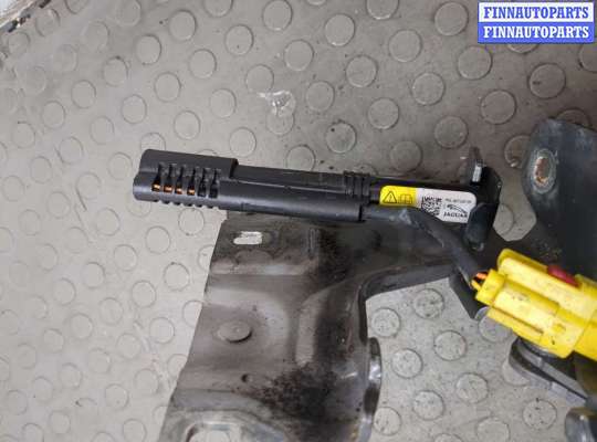 купить Петля капота на Jaguar XE 2015-2025