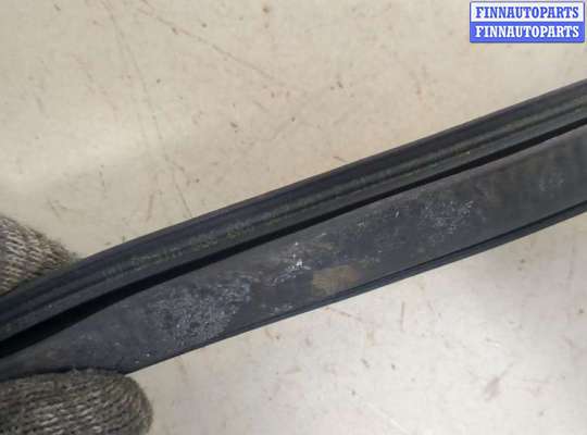Уплотнитель двери на Volkswagen Polo Mk5 (6R/6C)