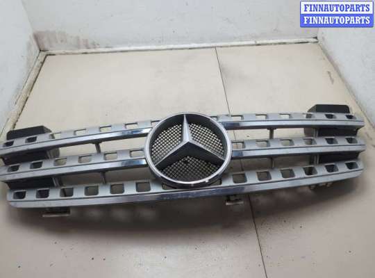 Решетка радиатора MB1573567 на Mercedes ML W164 2005-2011