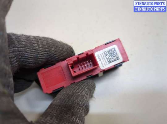 купить Кнопка парктроника на Audi Q3 2011-2018