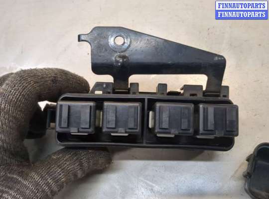 купить Блок реле на Mazda MPV 1999-2006