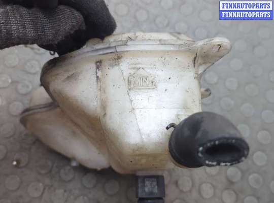 купить Бачок расширительный на Volkswagen Passat 5 2000-2005