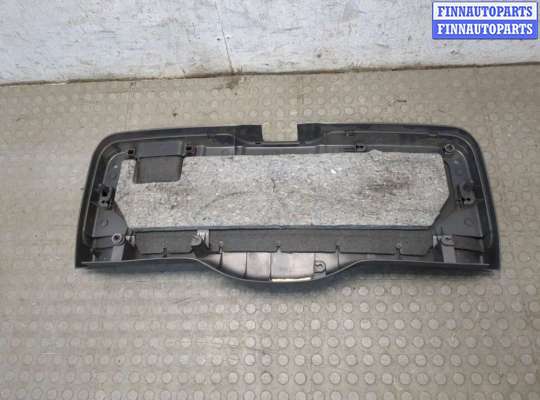 купить Обшивка крышки (двери) багажника на Volvo V50 2004-2012