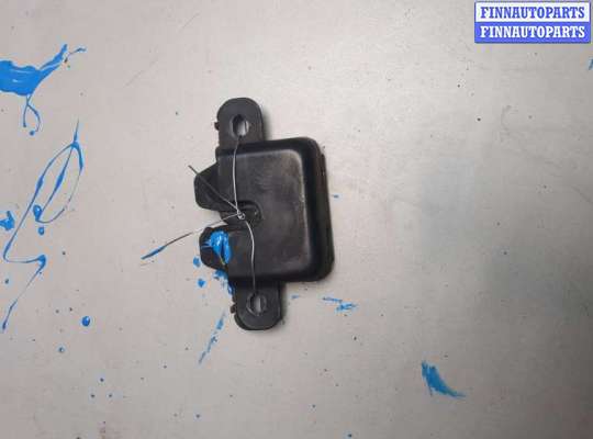 Замок капота