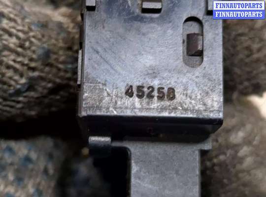 купить Кнопка открывания багажника салонная на Infiniti QX56 2004-2010