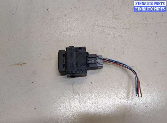 купить Кнопка открывания багажника салонная на Infiniti QX56 2004-2010