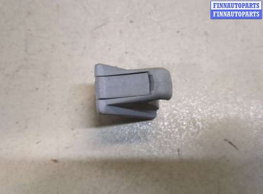 купить Кронштейн козырька солнцезащитного на Mitsubishi Colt 2002-2012