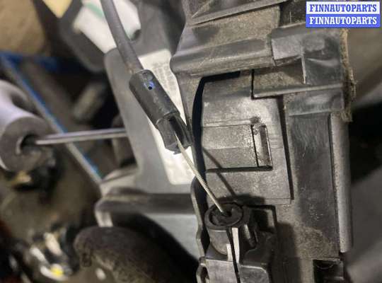 Замок боковой двери на Renault Megane III 