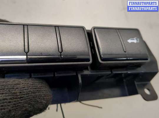 купить Кнопка открывания багажника салонная на Infiniti QX56 2010-2013