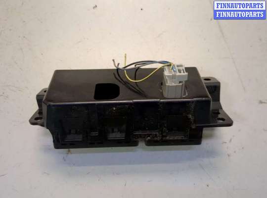 купить Кнопка открывания багажника салонная на Infiniti QX56 2010-2013