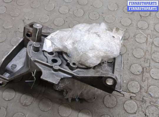 купить Кронштейн (лапа крепления) на Peugeot 5008 2009-2016