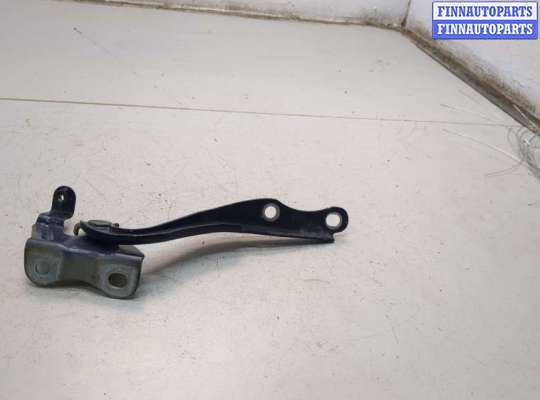 Петля капота на Toyota Corolla 10 (E150)