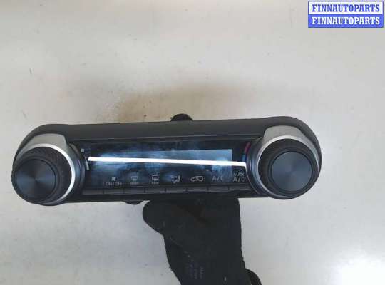 Блок управления печкой на Toyota RAV4 V (XA50)