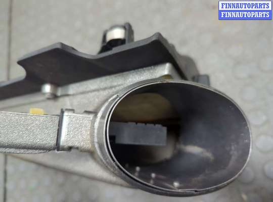 Корпус воздушного фильтра на Mercedes-Benz CLS (C219)