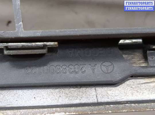 купить Решетка радиатора на Mercedes C W203 2000-2008